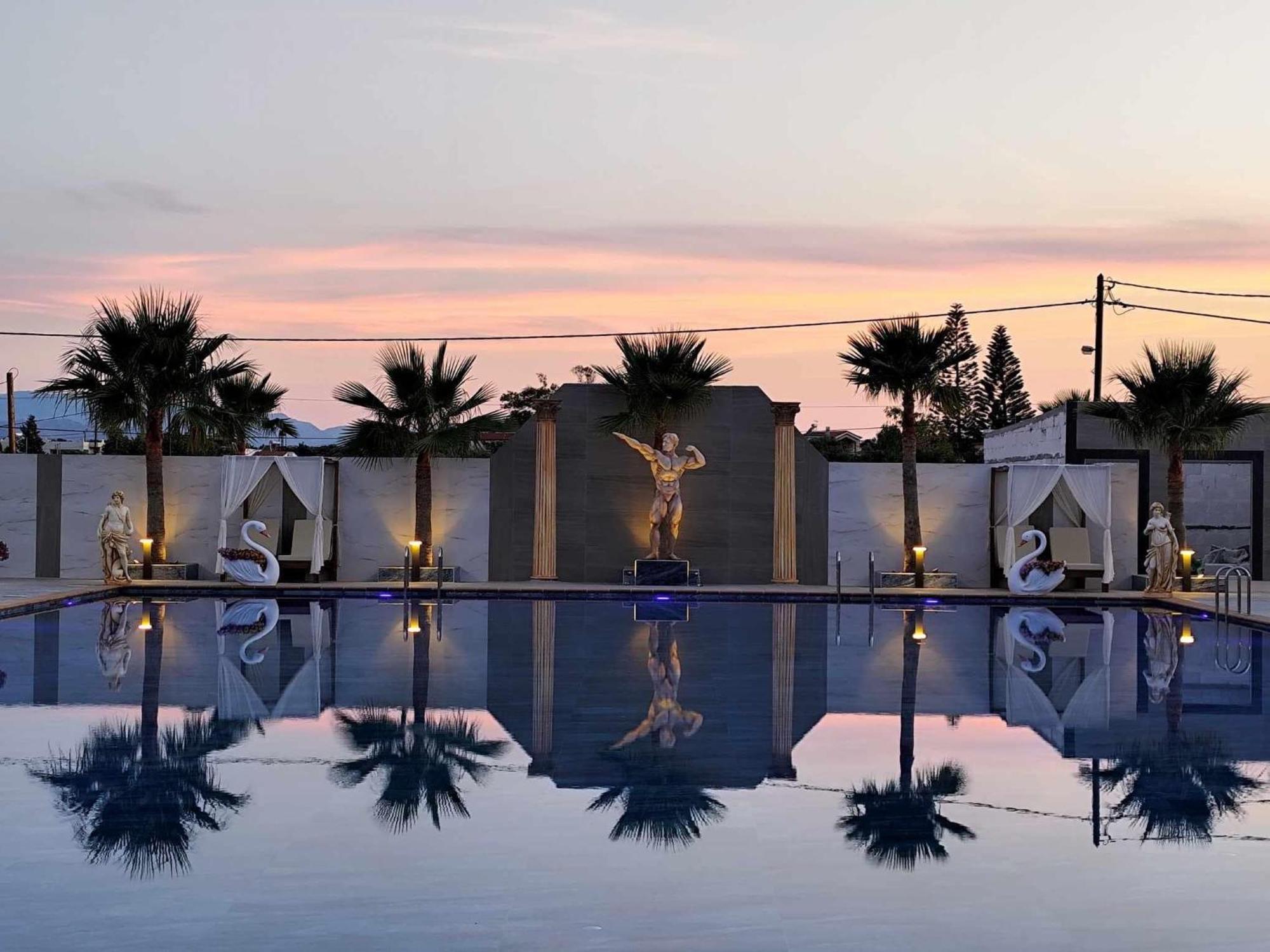 พาราไดซ์ โฮเทล ลักชัวรี่ สวีท Hotel สตาวรอช ภายนอก รูปภาพ